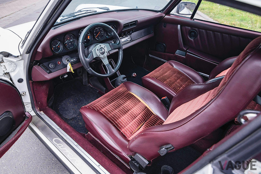1984年型911カレラ3.2のコックピット（c）2020 Courtesy of RM Sotheby's