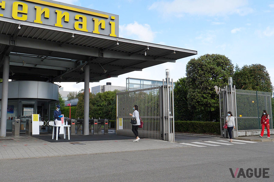 社員が使うフェラーリ本社ファクトリーのゲート
