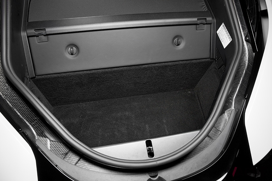 さすがBMW。きちんとラゲッジも用意されています