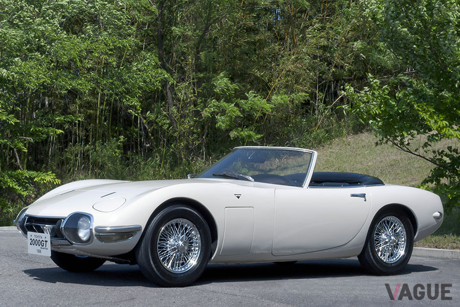 映画『007は二度死ぬ』のボンドカーとして登場したオープンバージョンのトヨタ2000GT