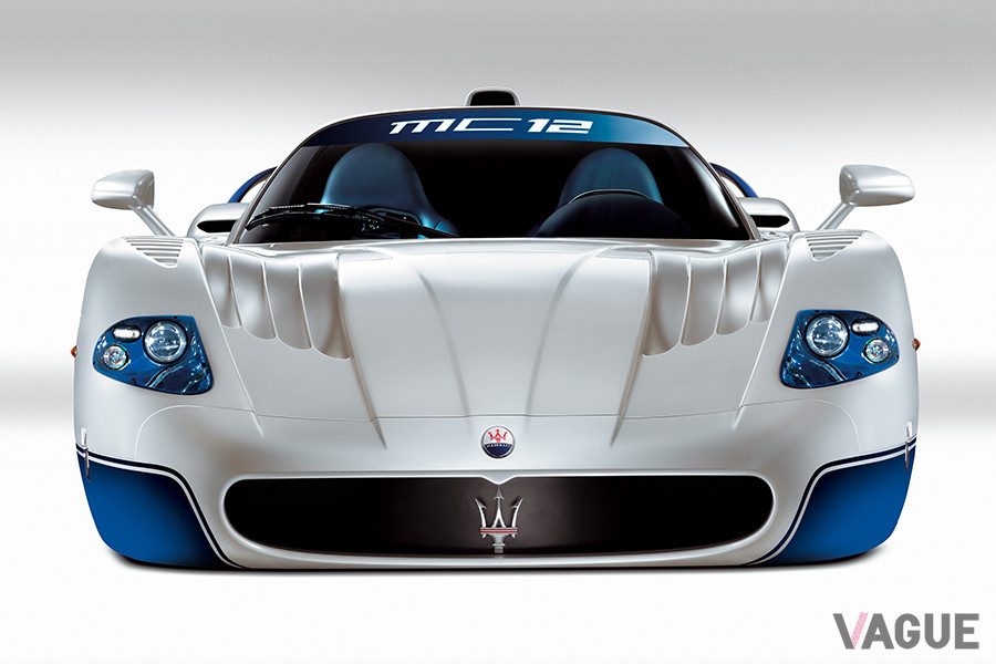 エンツォの姉妹車ともいえるマセラティ「MC12」は2004年のジュネーブ・ショーでアンベールされた。6リッターV12エンジンは632psを計上した