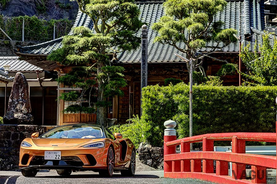 段差などのある旧道では、リフトアップシステムを活用してノーズを地面に擦らないようにした