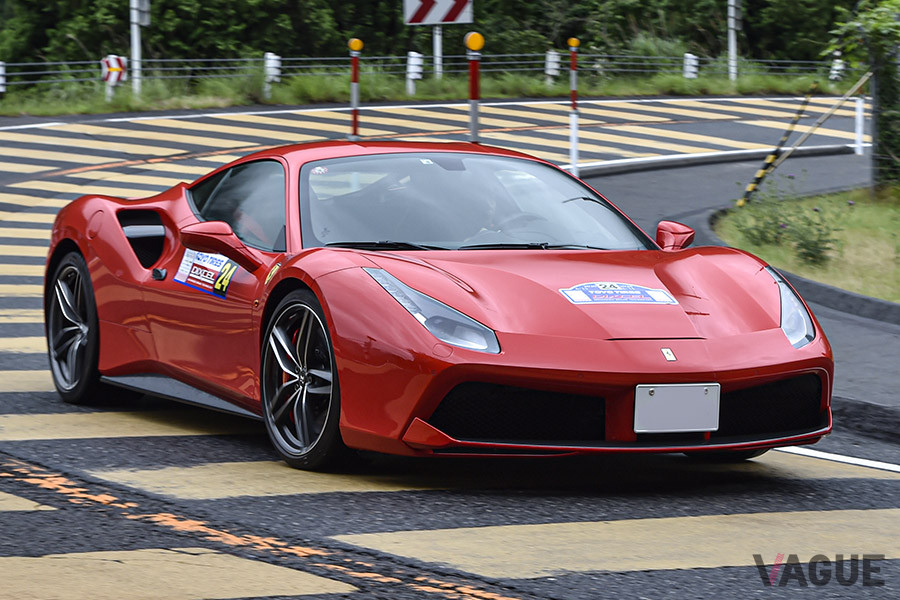ゼッケンナンバー24：フェラーリ「488GTB」