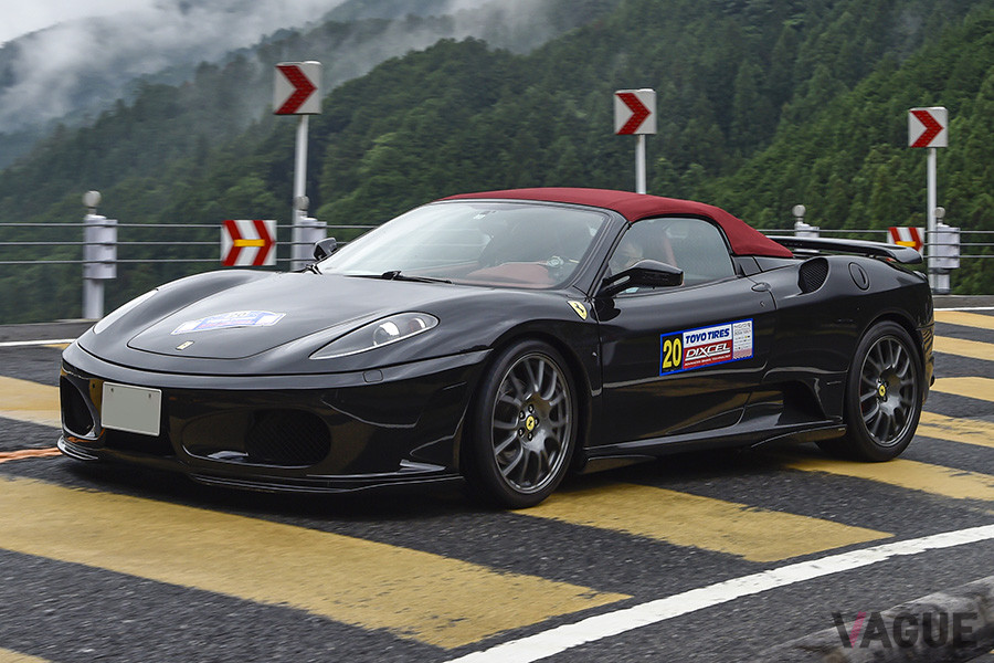 ゼッケンナンバー20：フェラーリ「F430スパイダー」