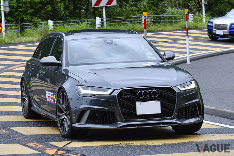 ゼッケンナンバー8：アウディ「RS6 Avant Performance」