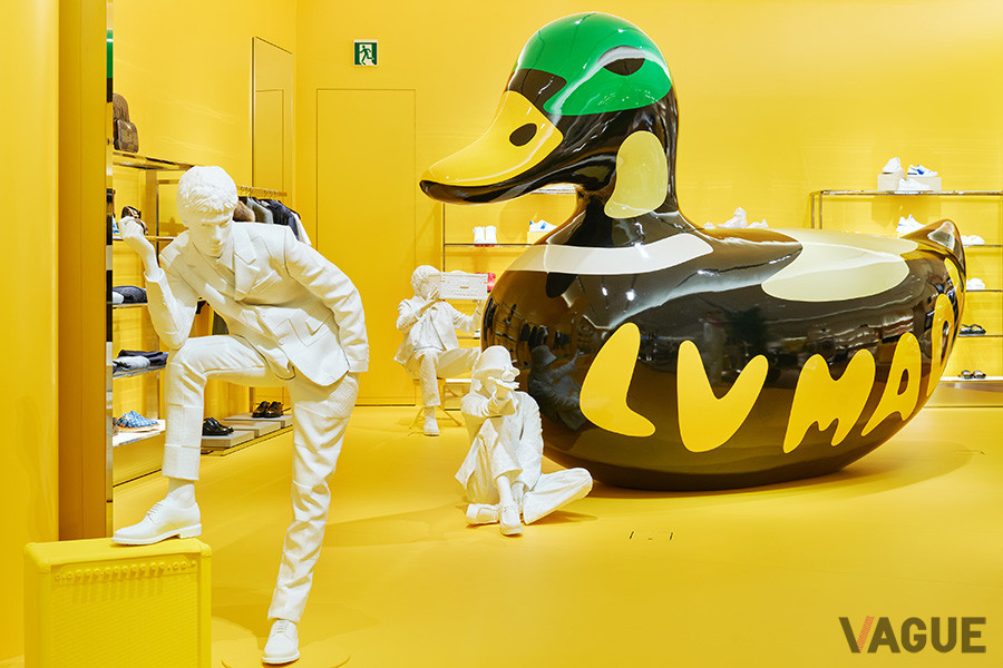 渋谷メンズ店に舞い降りた「LV Made」のダックは高さ約3メートル