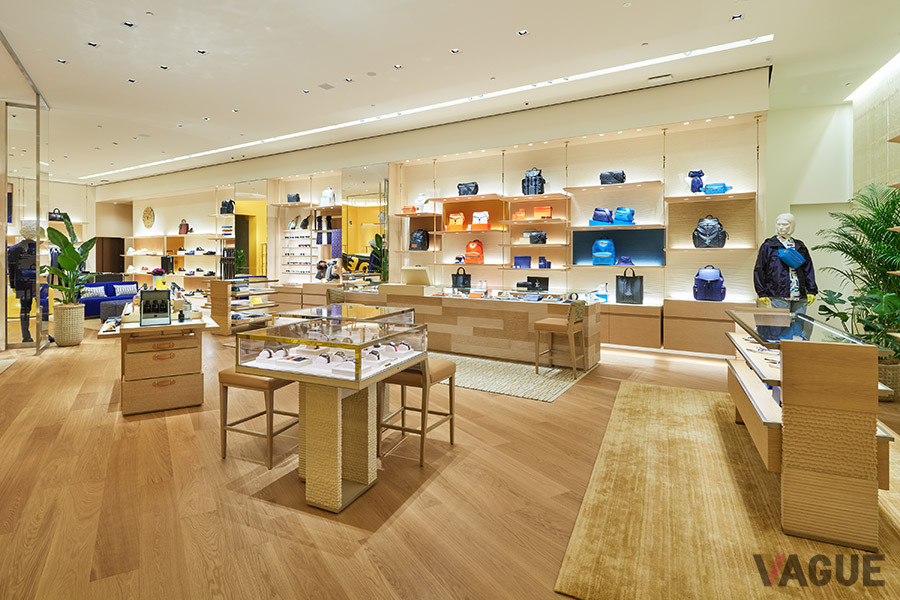 プレタポルテ、レザーグッズ、シューズ、アクセサリー、フレグランス、ウォッチ＆ファインジュエリーなどメンズコレクションが揃う