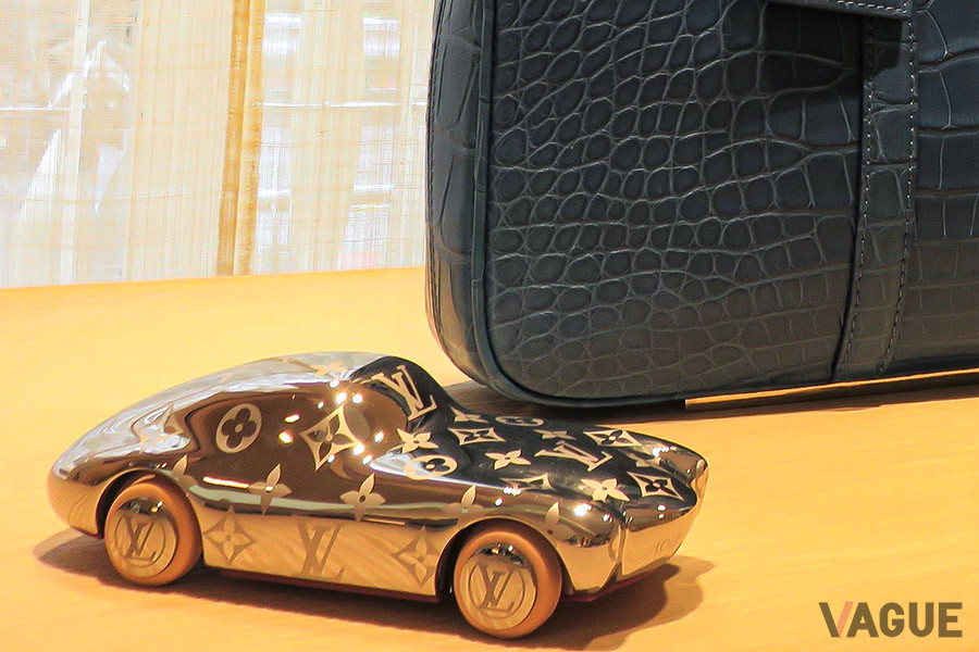 遊び心のあるペーパーウェイトも販売されている。プレスパピエ・vvv：23万7600円（消費税込）