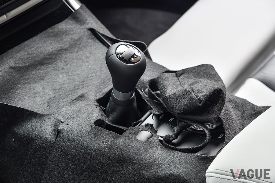 BMW新型「M4クーペ」の6速マニュアルトランスミッション