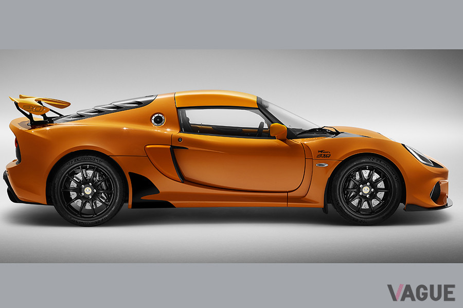 ロータスの限定車、「エキシージ スポーツ410 20thアニバーサリーエディション」。ボディカラーはクロームオレンジ