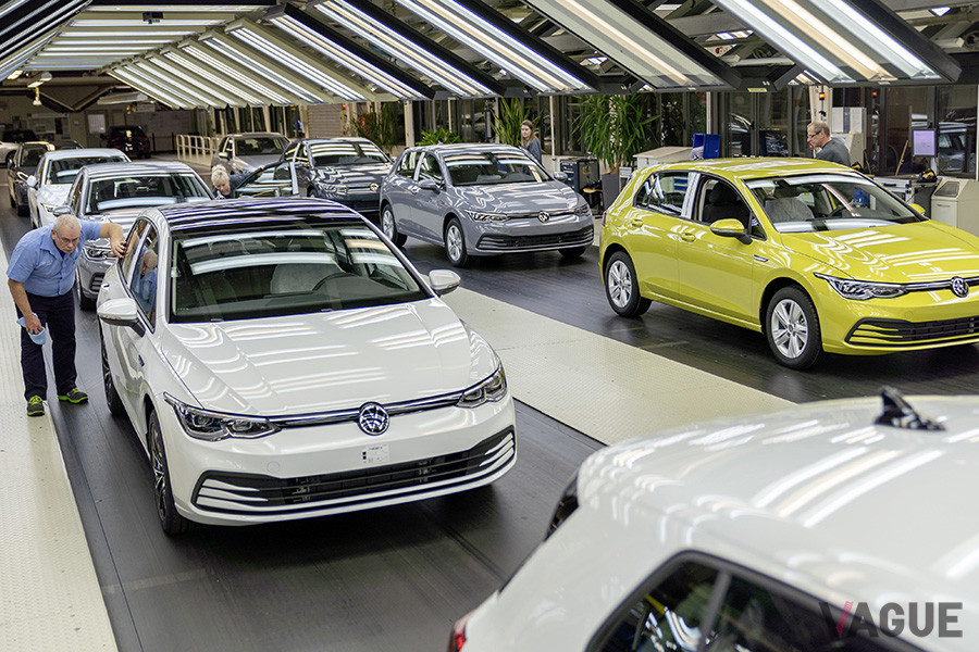 インゴルシュタットのVW工場で生産される新型「ゴルフ8」