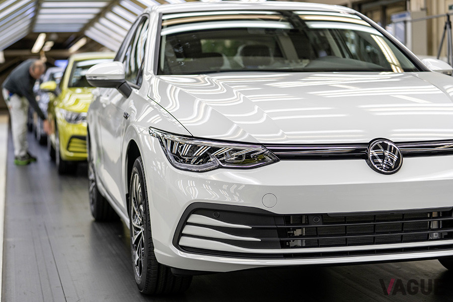 インゴルシュタットのVW工場で生産される新型「ゴルフ8」