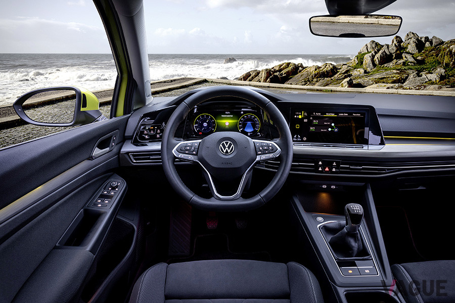 VW新型「ゴルフ8」のインパネ