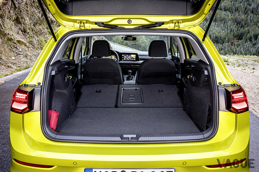 VW新型「ゴルフ8」の荷室