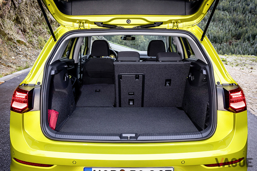 VW新型「ゴルフ8」の荷室