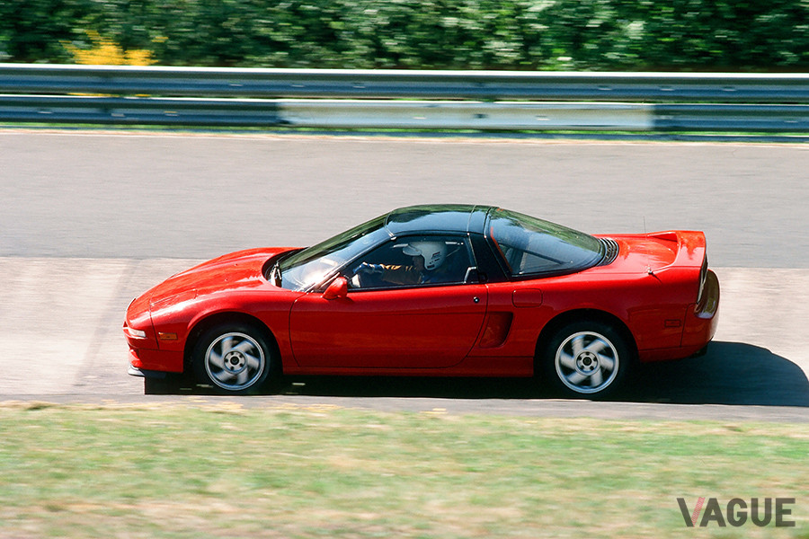 1989年、ニュルブルクリンクでテストするプロトタイプ「NS-X」