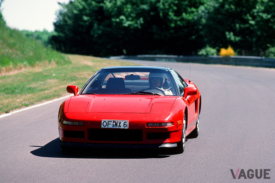 1989年、ニュルブルクリンクでテストするプロトタイプ「NS-X」