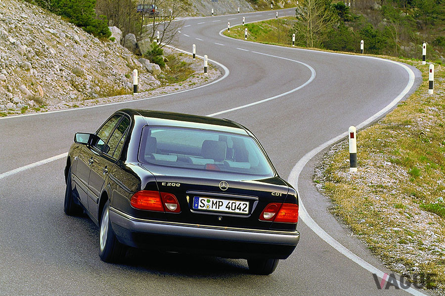 メルセデス・ベンツW210型「E200CDI」（1998年）