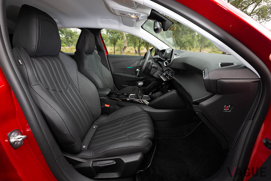 プジョー新型「208」のフロントシート