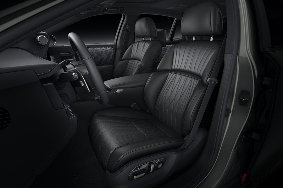 レクサス改良新型「LS」のフロントシート