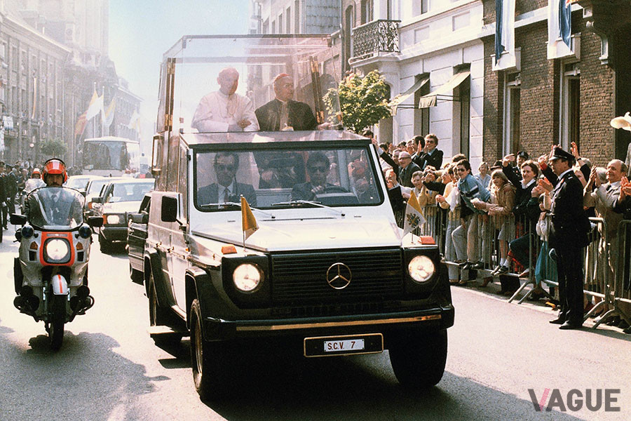 1980年、当時のローマ教皇ヨハネ・パウロII世を載せたGクラス「ポペモービル」