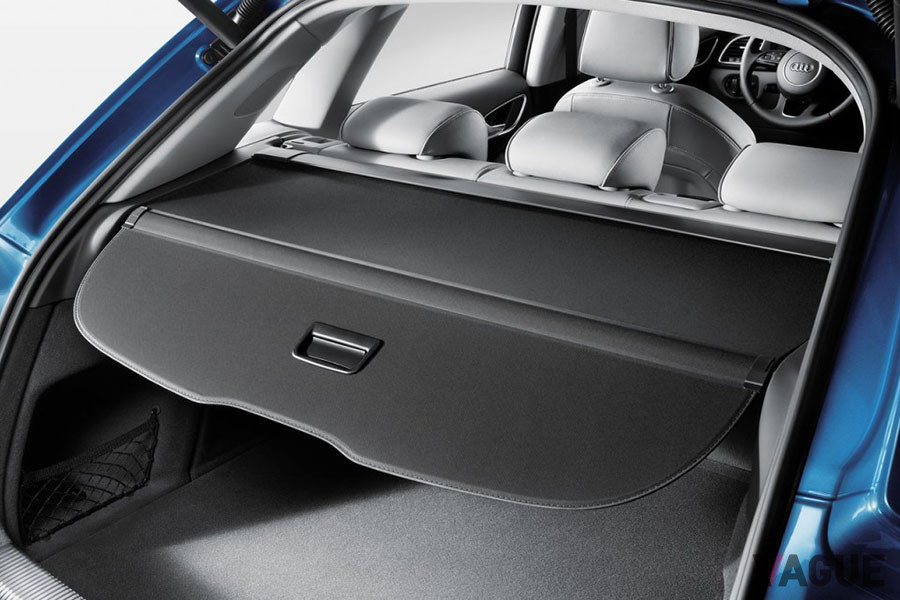 2020年7月7日に日本上陸をはたしたアウディ新型「Q3」（オレンジ）と「Q3スポーツバック」（青）