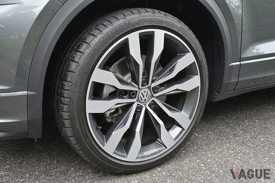フォルクスワーゲンのコンパクトSUV「Tロック」Rラインのタイヤ