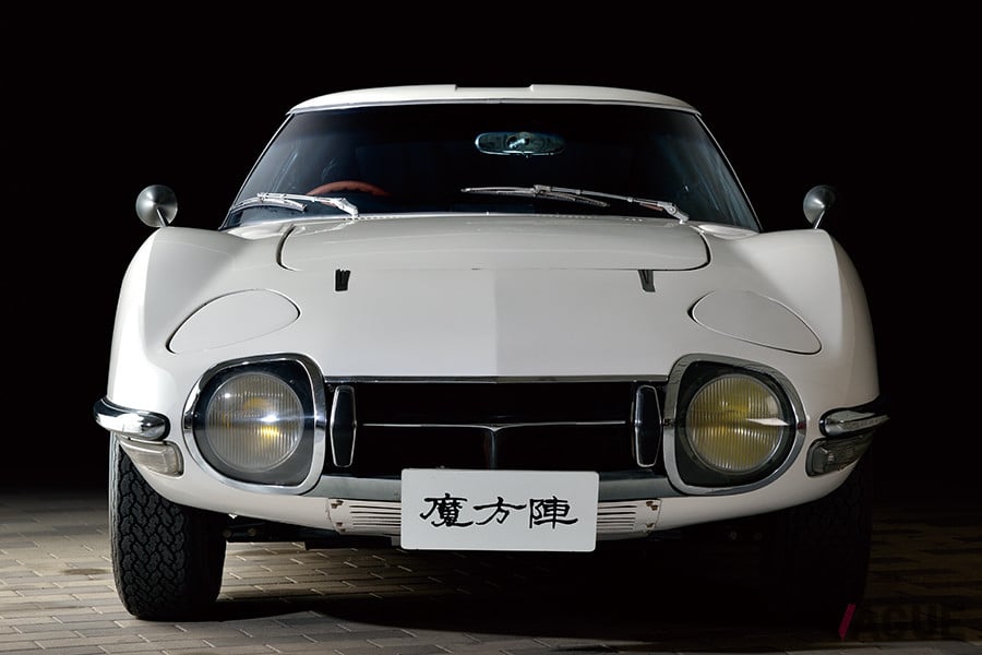 トヨタ2000GTは、前期型と後期型でフロントのデザインが変わる