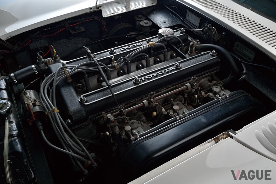 エンジンは1988ccクロスフロー直列6気筒のクラウン用「M型」をベースに、ヤマハが開発したDOHCヘッドを組み合わせた3M型を搭載