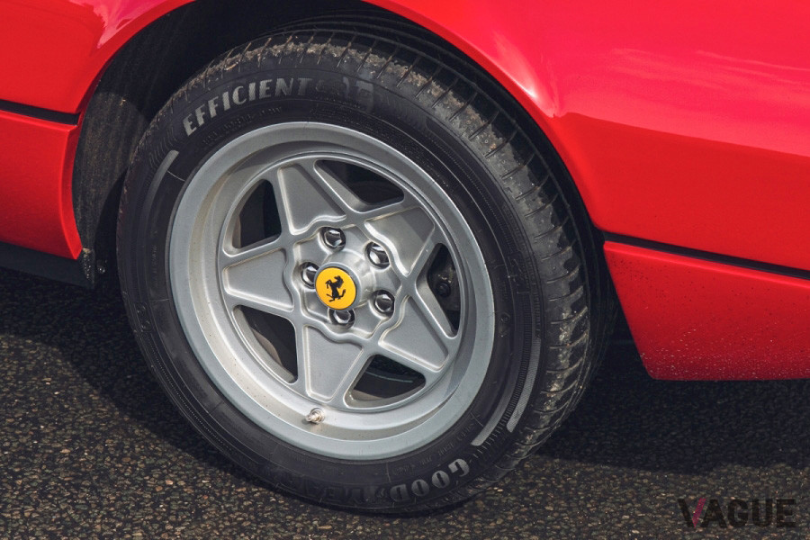 欧州マーケットではオプションだった16インチのタイヤ・ホイールが新車時から装備されている