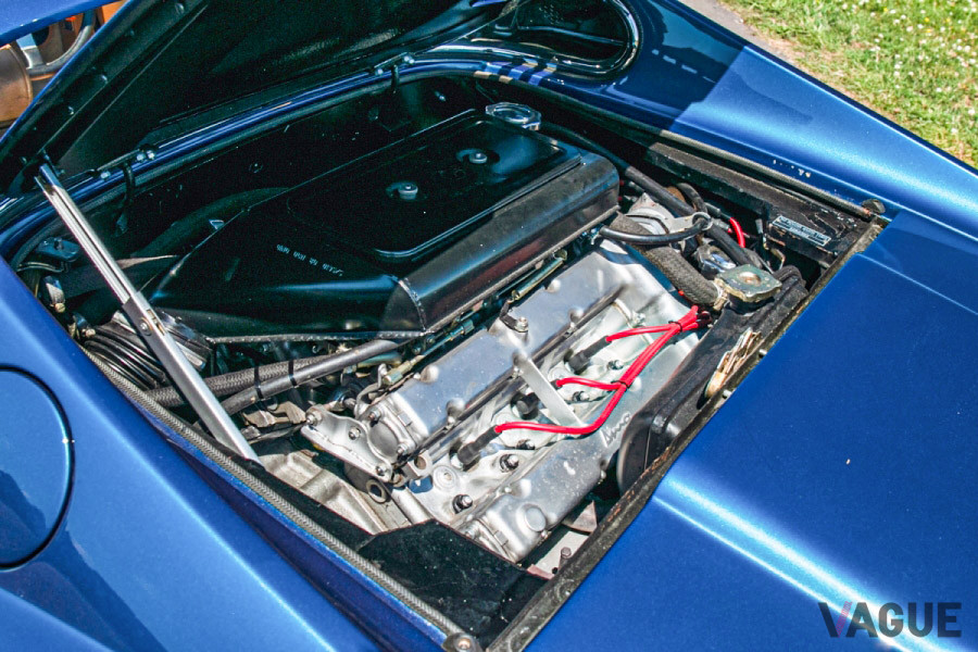 2.4リッターV型6気筒エンジンを横置きでリアミッドに搭載（c）SILVERSTONE AUCTIONS