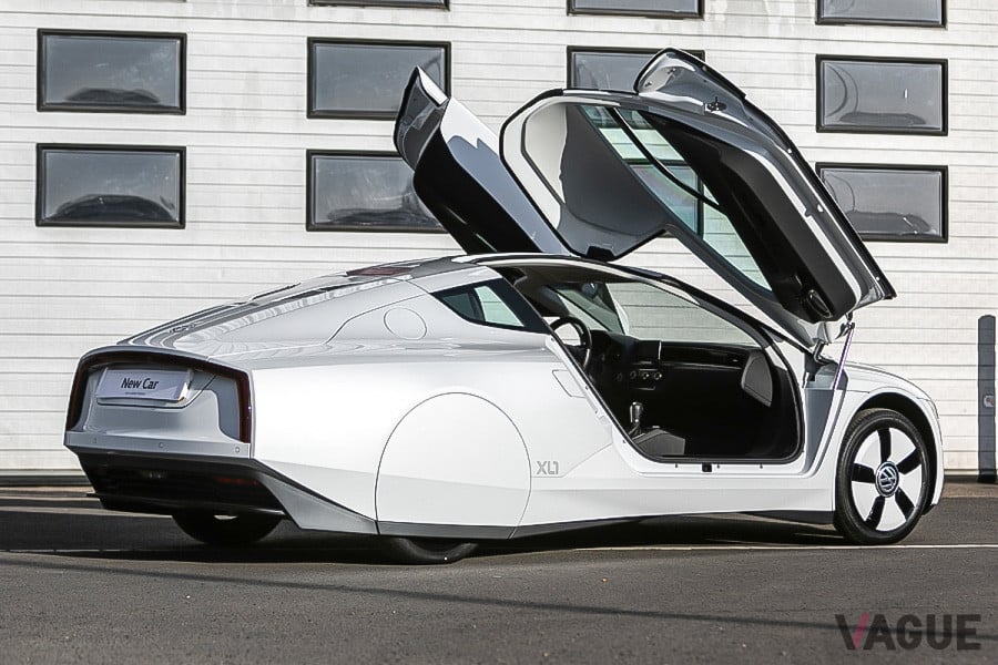 ドアは、BMW i8などと同じく上に開く（C）SILVERSTONE AUCTIONS