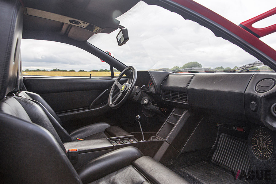 フェラーリ「テスタロッサ」のコクピット（C）2020 Courtesy of RM Sotheby's