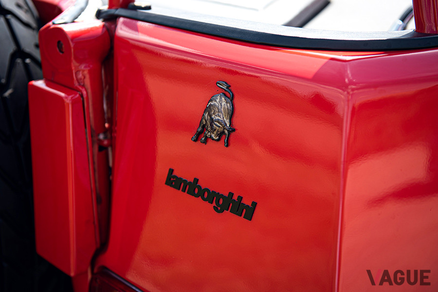 ファイティングブルのエンブレムをリアに見ることができる（C）2020 Courtesy of RM Sotheby's