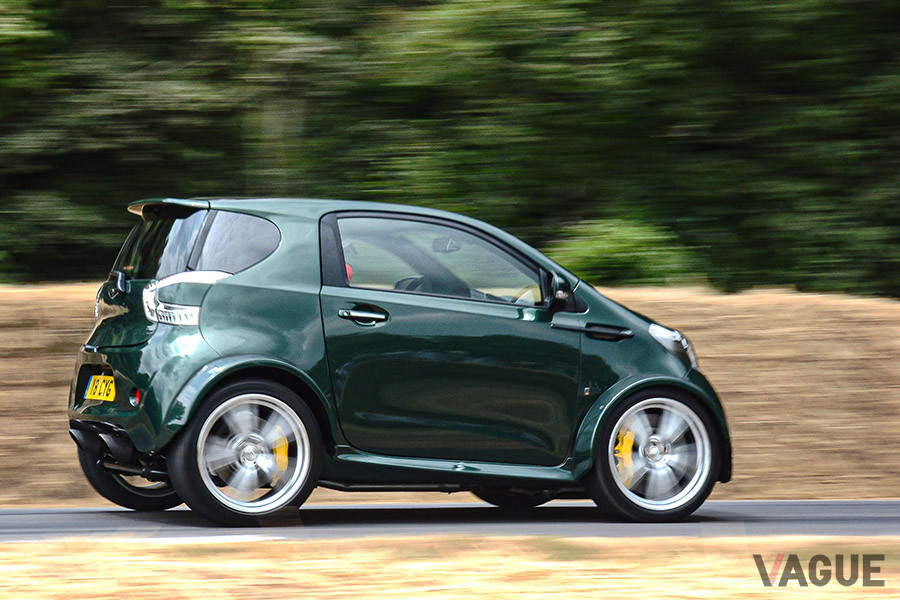 アストンマーティン「V8シグネット」の0-60mph（約97km／h）加速タイムは4.2秒、最高速度も274km／h