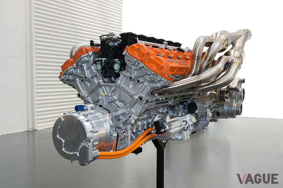 カスタムメイドのコスワースGMAユニットであるV型12気筒エンジンは、663ps／11500rpm、最高回転数は、12100rpmである