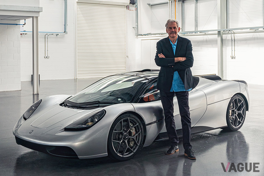「T.50」の車名は、ゴードン・マレー氏の50年に及ぶ輝かしいキャリアと、そのキャリアのなかで描いてきたレースカーやロードカーの50番目のデザインに由来