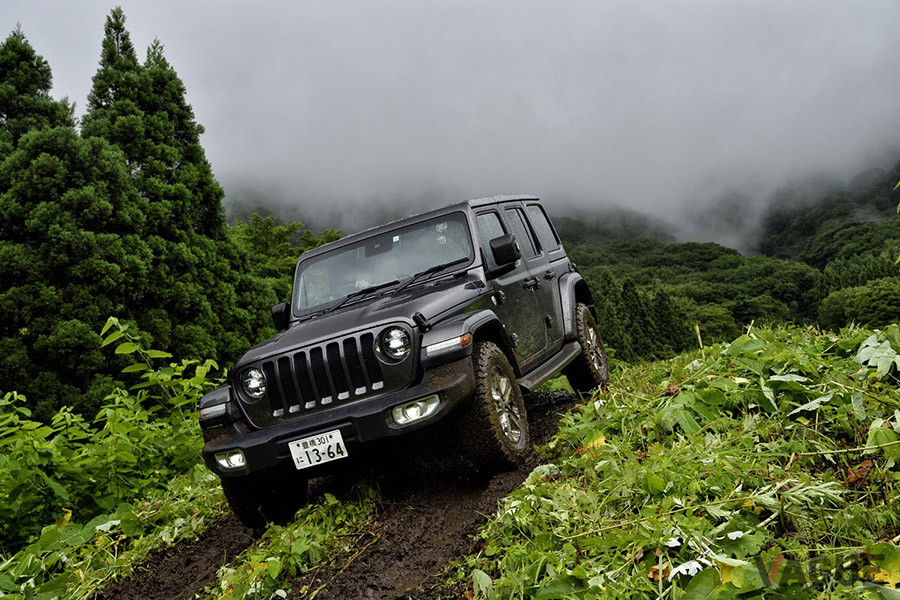 30度以上の傾斜角のぬかるんだ路面では、ヒルディセントコントロールでラングラー任せにした方が無難