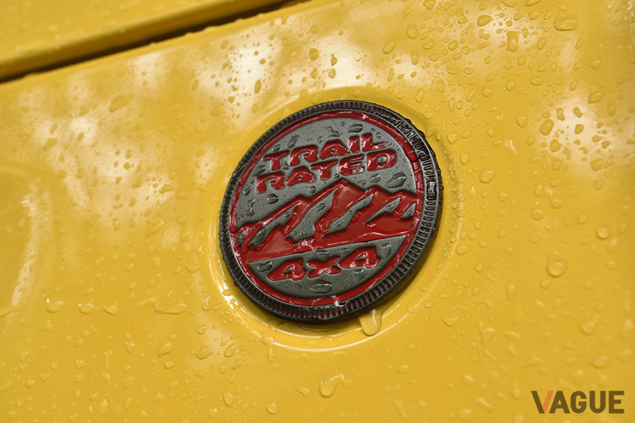 Jeep独自の性能試験でパスしたモデルにのみ与えられる「TRAIL RATED」のバッジ