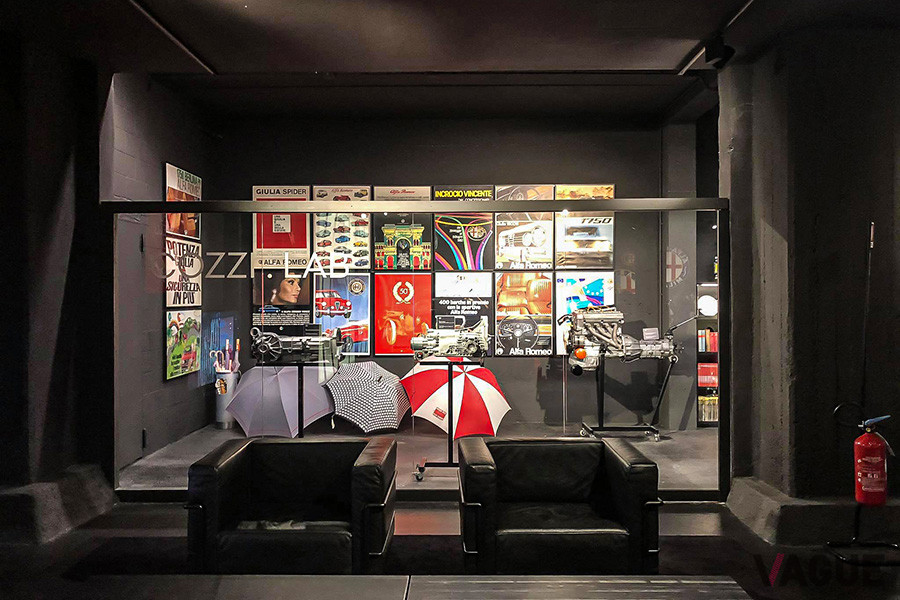 貴重な資料コレクションのアーカイブ「Cozzi.Lab」。エンジンやギアボックスも展示されている