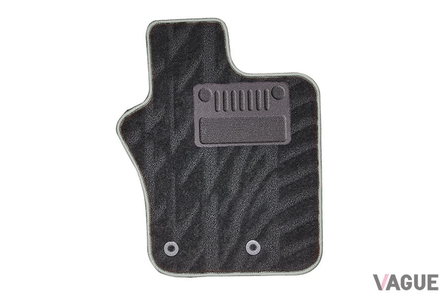 タイヤパターンをモチーフとしたフロアマットを特別装備