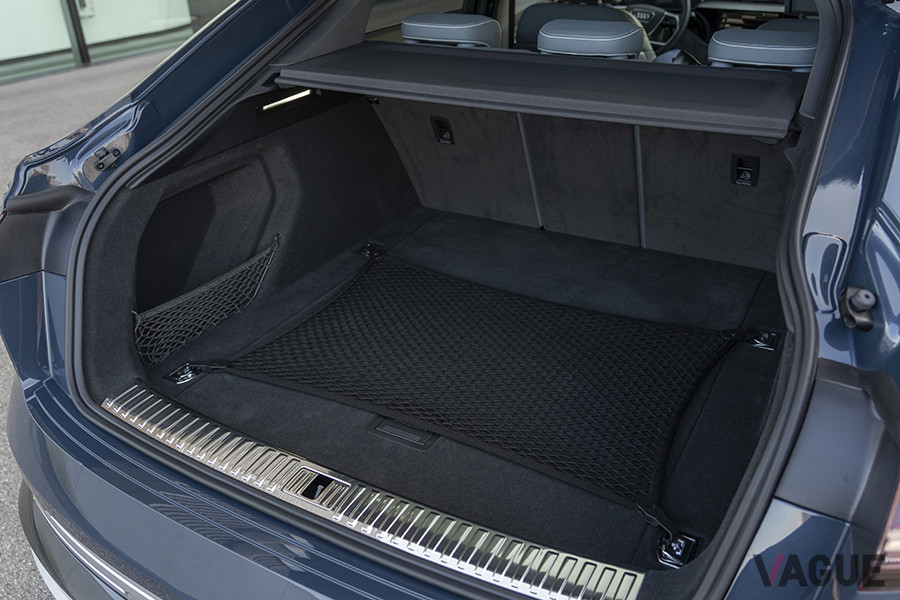アウディ「eトロン スポーツバック」の荷室