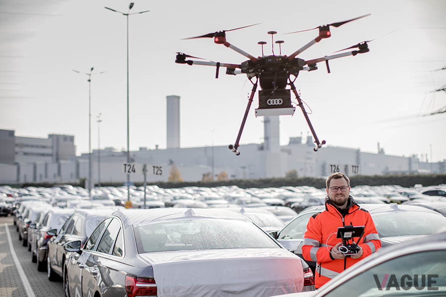 自立飛行型のドローンで生産された車両を管理する