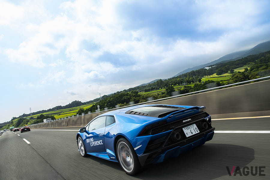 ランボルギーニ「ウラカンEVO RWD スパイダー」試乗の様子
