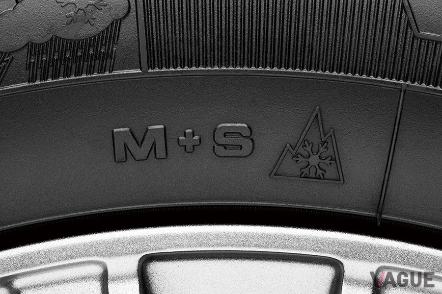オールシーズンタイヤには「M＋S」表記のほか、国際標準化・規定認定機関「ASTM」の公式す券で、シビアスノー条件に適合したことを証明する「スノーフレークマーク」が付いている