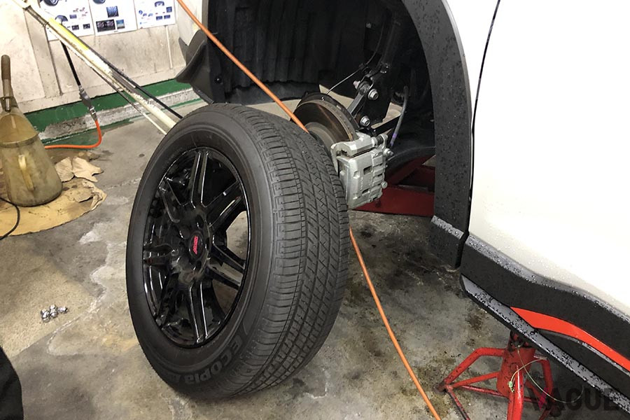 タイヤ交換の様子