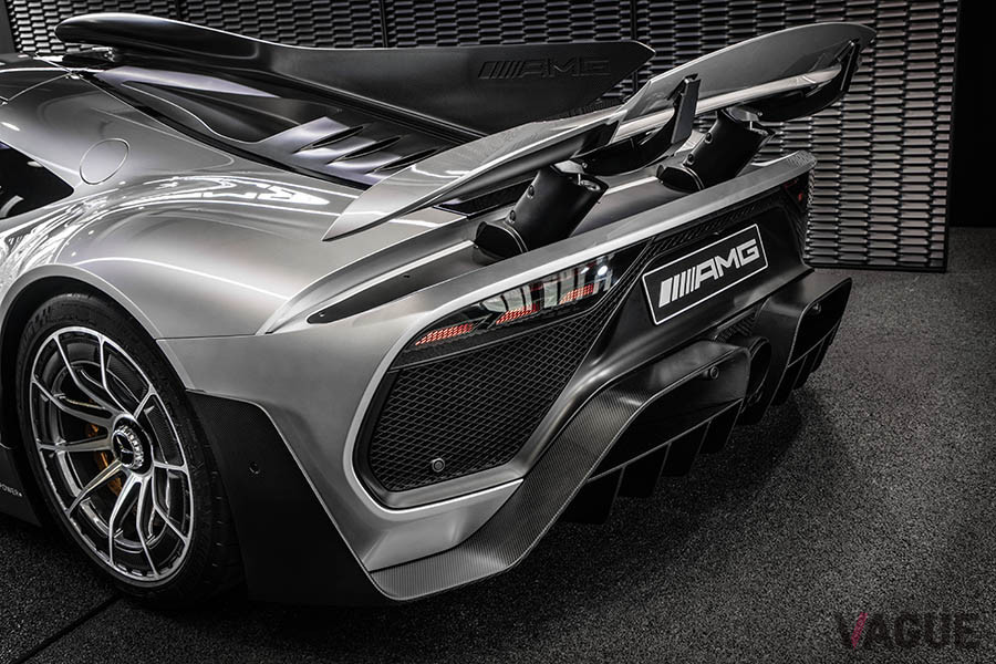 メルセデスAMG「ワン」の可動式リアウイング