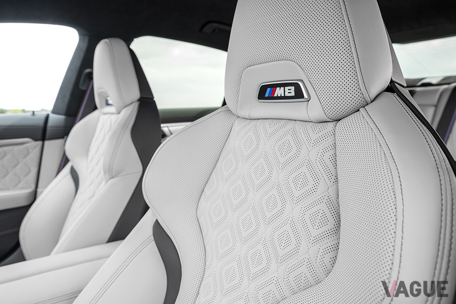 BMW「M8グランクーペ」のフロントシート