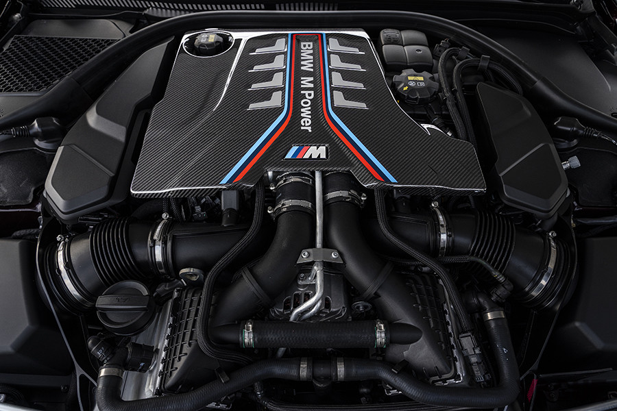 BMW「M8グランクーペ」のエンジン。4.4リッターV8ツインターボエンジンで、最高出力600ps・最大トルク750Nmを発生。「M8グランクーペ コンペティション」はプラス25psの625psを発生する