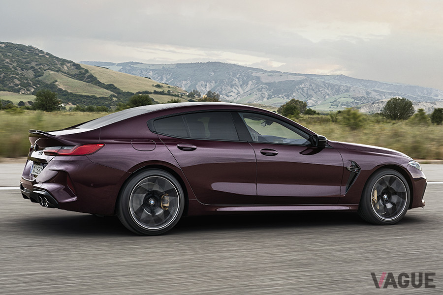 BMW「M8グランクーペ」の走行シーン
